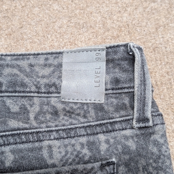 LEVEL 99 (Size 31) Diamond Back Snakeskin Gray Jeans Jeggings - Picture 7 of 12